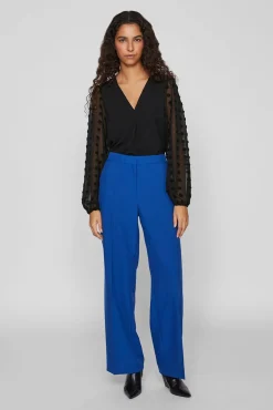 Vila Blusas-Blusa com plumeti nas mangas Preto