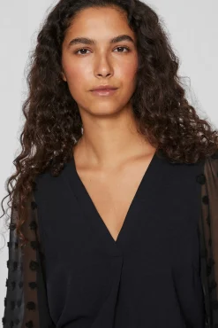 Vila Blusas-Blusa com plumeti nas mangas Preto