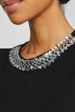 Vila Blusas-Blusa de chiffon com pedraria no gola Preto