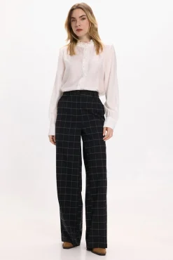 Vila Blusas-Blusa de manga comprida com bordado inglês Branco