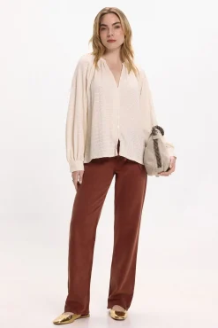 Vila Blusas-Blusa de manga comprida com gola mao Tostado