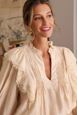 Polín Et Moi Blusas-Blusa de renda Anne Tostado