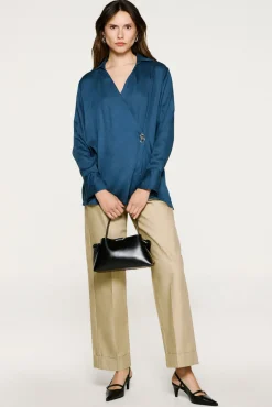 Selected Blusas-Blusa gola V com detalhe metálico Azul