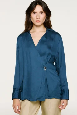 Selected Blusas-Blusa gola V com detalhe metálico Azul