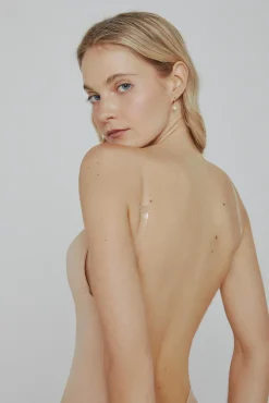 Ivette Bridal Roupa Interior-Body copa B costas descobertas com decote pronunciado em nude camel