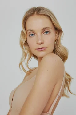 Ivette Bridal Roupa Interior-Body copa B costas descobertas com decote pronunciado em nude camel