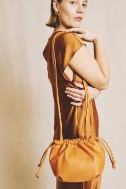 Zubi Malas-Bolsa bucket de pele Laranja