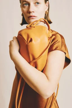 Zubi Malas-Bolsa bucket de pele Laranja