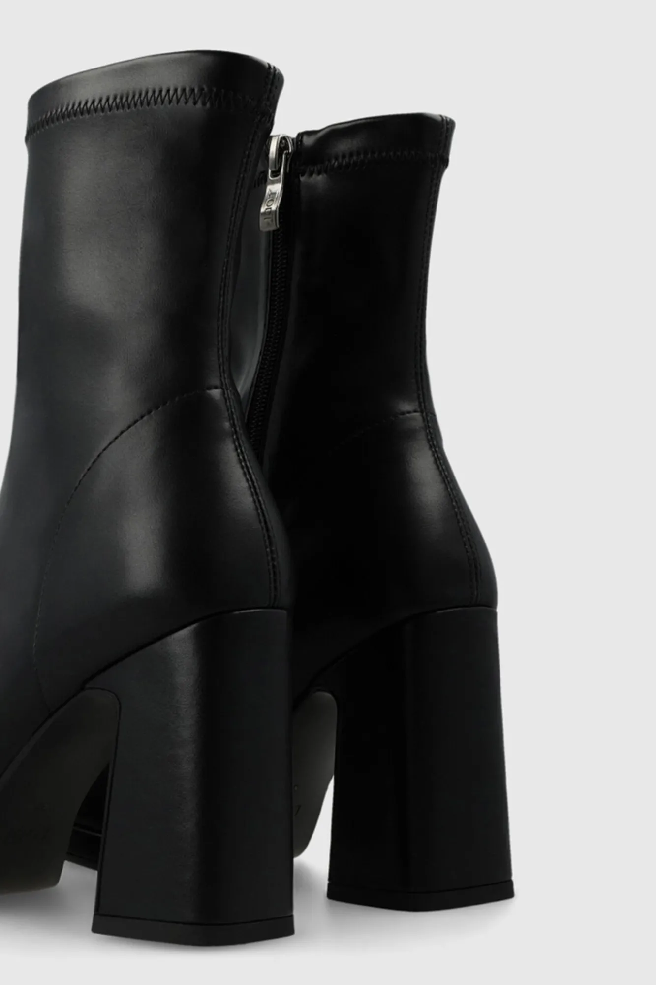 Lodi Saltos|Botins-Botins de camurça com salto Preto