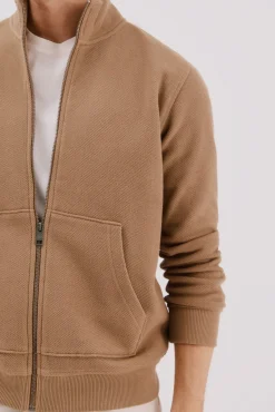 Cortefiel Camisolas--Regular fit-Structured fleece fabric-Front zip fastening and kangaroo pockets-By buying our cotton products, you're supporting our investment in the Better Cotton Initiative. This product is sourced via a system of mass balance and therefo Castanho