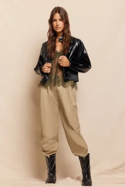 Slowlove Calças-Calças de sarja com presilhas, passantes para cinto, bolsos laterais funcionais, perna, fecho de fecho-éclair e botão oculto Tostado