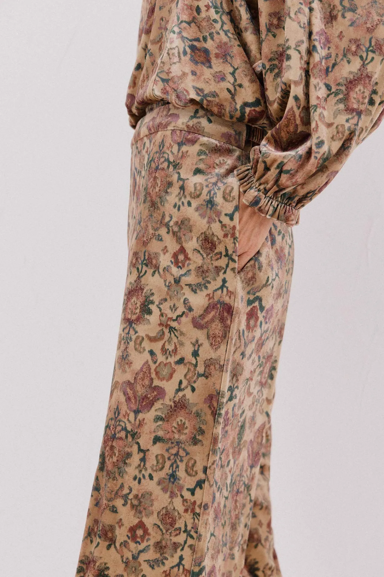 Cortefiel Calças-Calças de veludo estampado Castanho