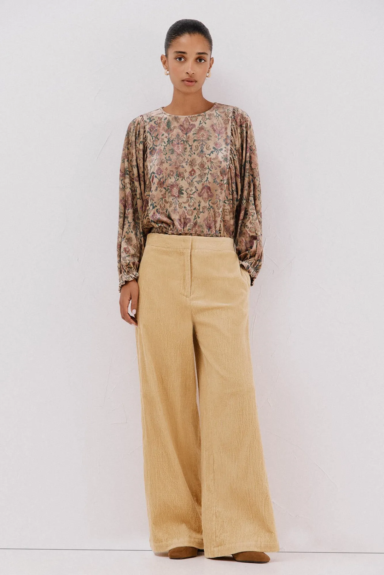 Cortefiel Fatos|Calças-Calças femininas de veludo larga Amarelo