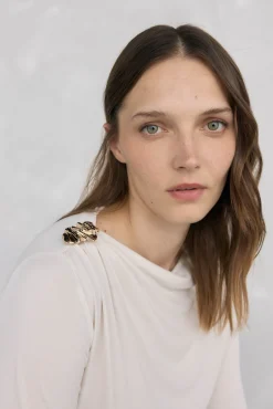 Pedro del Hierro T-Shirts-Camisa drapeada com broche Beige