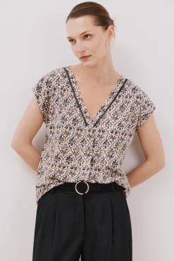 Cortefiel T-Shirts-Camiseta bico com detalhe de renda Impress&atilde;o