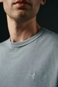 OOTO T-Shirts-Camiseta básica com bordado de avião Azul