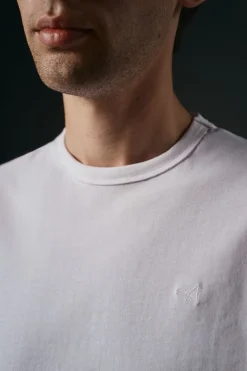 OOTO T-Shirts-Camiseta básica com bordado de avião Branco