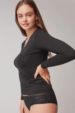 Gisela T-Shirts-Camiseta térmica escote pico preto