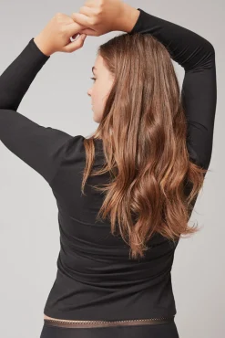 Gisela T-Shirts-Camiseta térmica escote pico preto