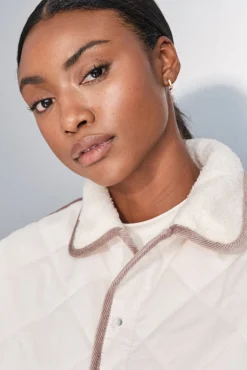 Dash and Stars Sobretudos-Casaco acolchoada bege com losangos beige