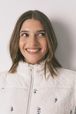 Women'secret Coletes-Colete curto de pele de borrego bordado branco