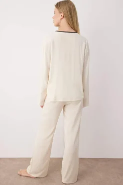 Trendyol Pijamas-Conjunto de pijama camiseiro de viscose cru com vivo e laço bege