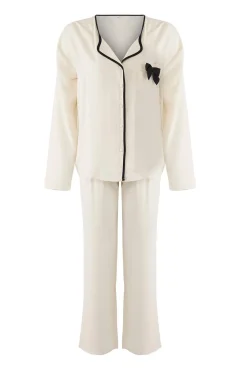 Trendyol Pijamas-Conjunto de pijama camiseiro de viscose cru com vivo e laço bege