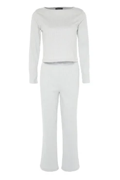 Trendyol Pijamas-Conjunto de pijama canelado com detalhes em elástico e frase na cor cinza cinzento