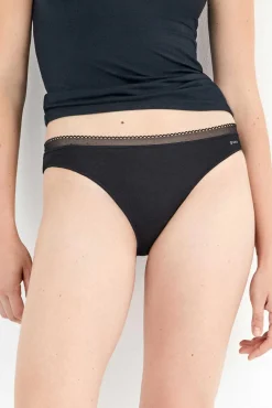 Gisela Roupa Interior-Cuequinha básica com galão de renda preto