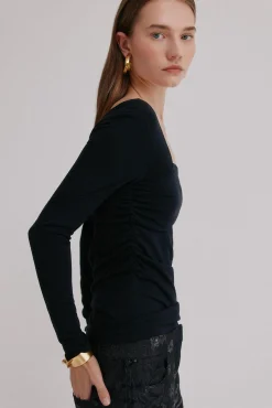 Hoss Intropia T-Shirts-Magnolia. Top decote assimétrico Preto