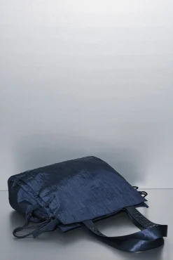 Dash and Stars Malas-Mala tote de nylon acetinado azul