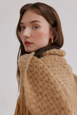 Hoss Intropia Sobretudos-Neves. Xale com franjas vazadas Dourado