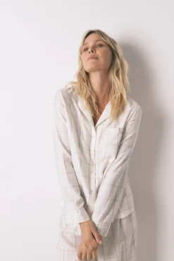 Women'secret Pijamas-Pijama camiseiro de flanela de algodão branca com estampa xadrez bege