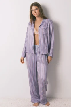 Women'secret Pijamas-Pijama camiseiro longa de cetim com estampa riscas azul