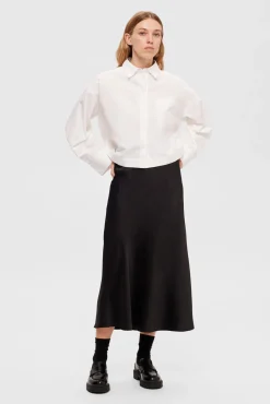 Selected Saias-Saia midi fluida confecionada com materiais reciclados. Preto