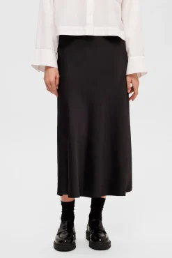 Selected Saias-Saia midi fluida confecionada com materiais reciclados. Preto