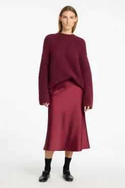 Selected Saias-Saia midi fluida confecionada com materiais reciclados. Granada