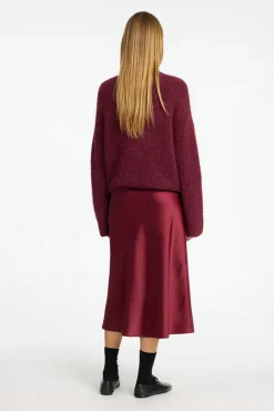 Selected Saias-Saia midi fluida confecionada com materiais reciclados. Granada