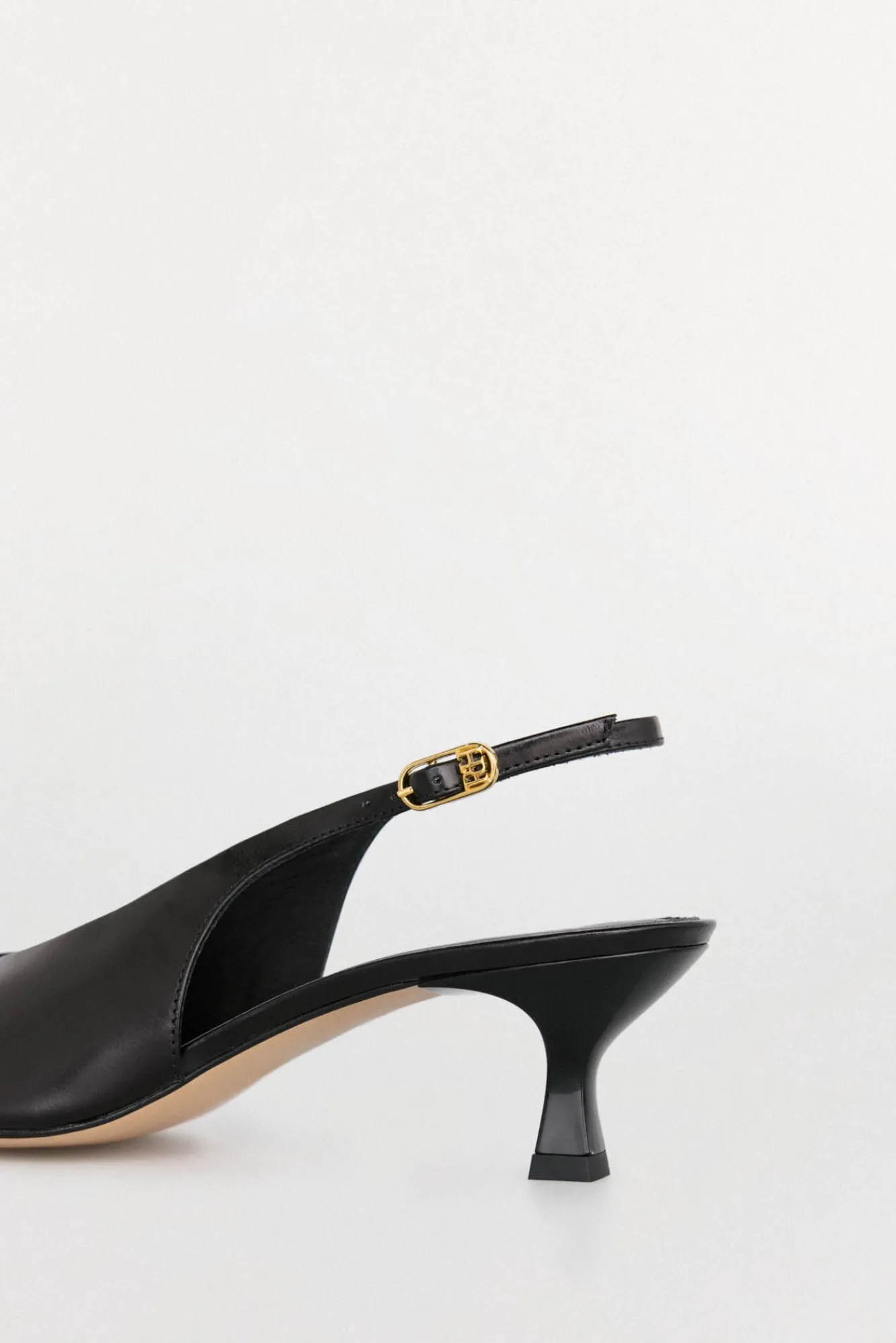 Pedro del Hierro Saltos|Calçado De Couro-Sapato tipo slingback de couro envernizado com salto gatinho Preto
