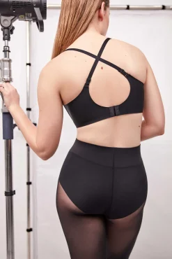 Gisela Roupa Interior-Soutien push-up com decote extremo preto