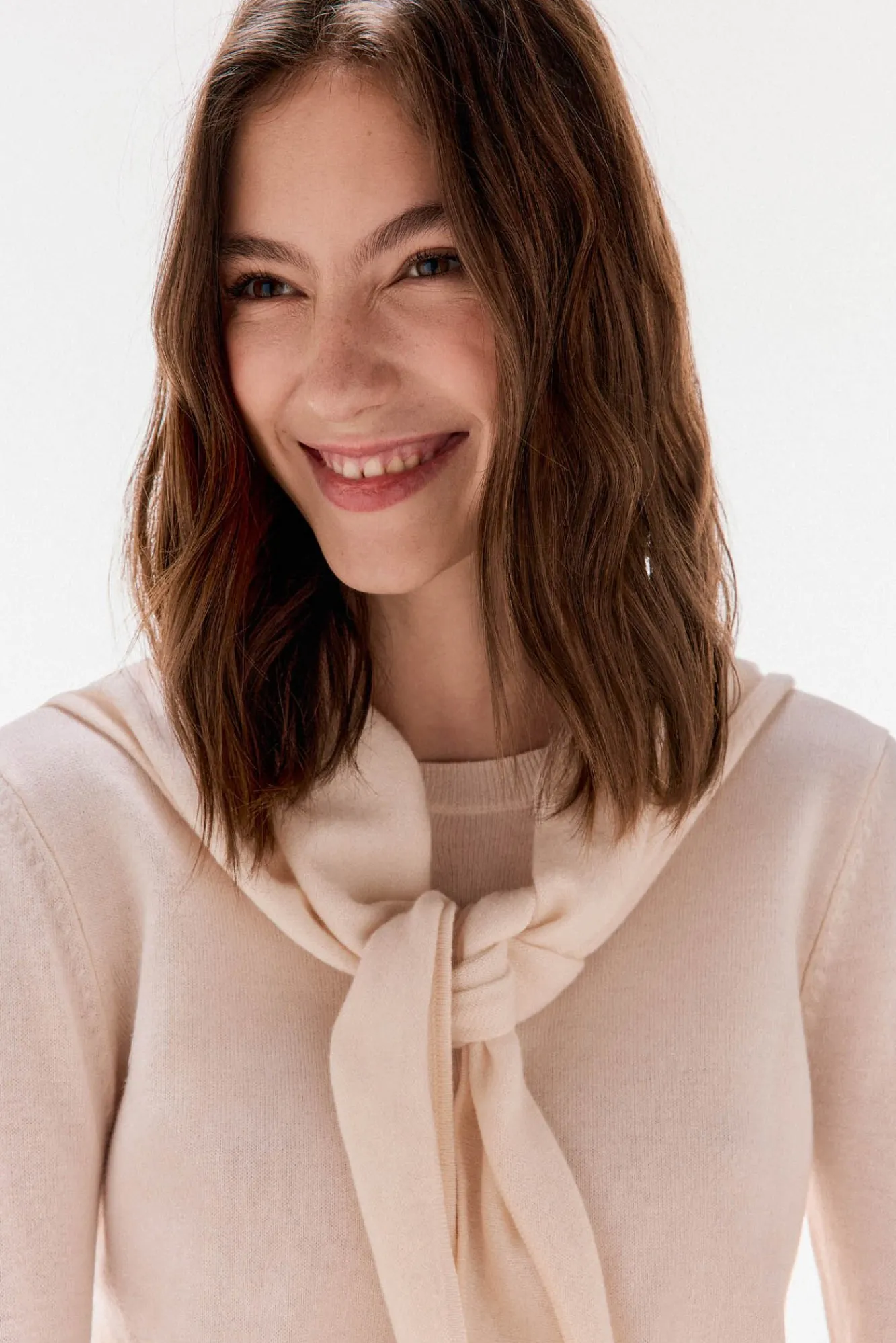 TFP by Tamara Falcó Camisolas-Suéter 100% lã com lenço Ecru