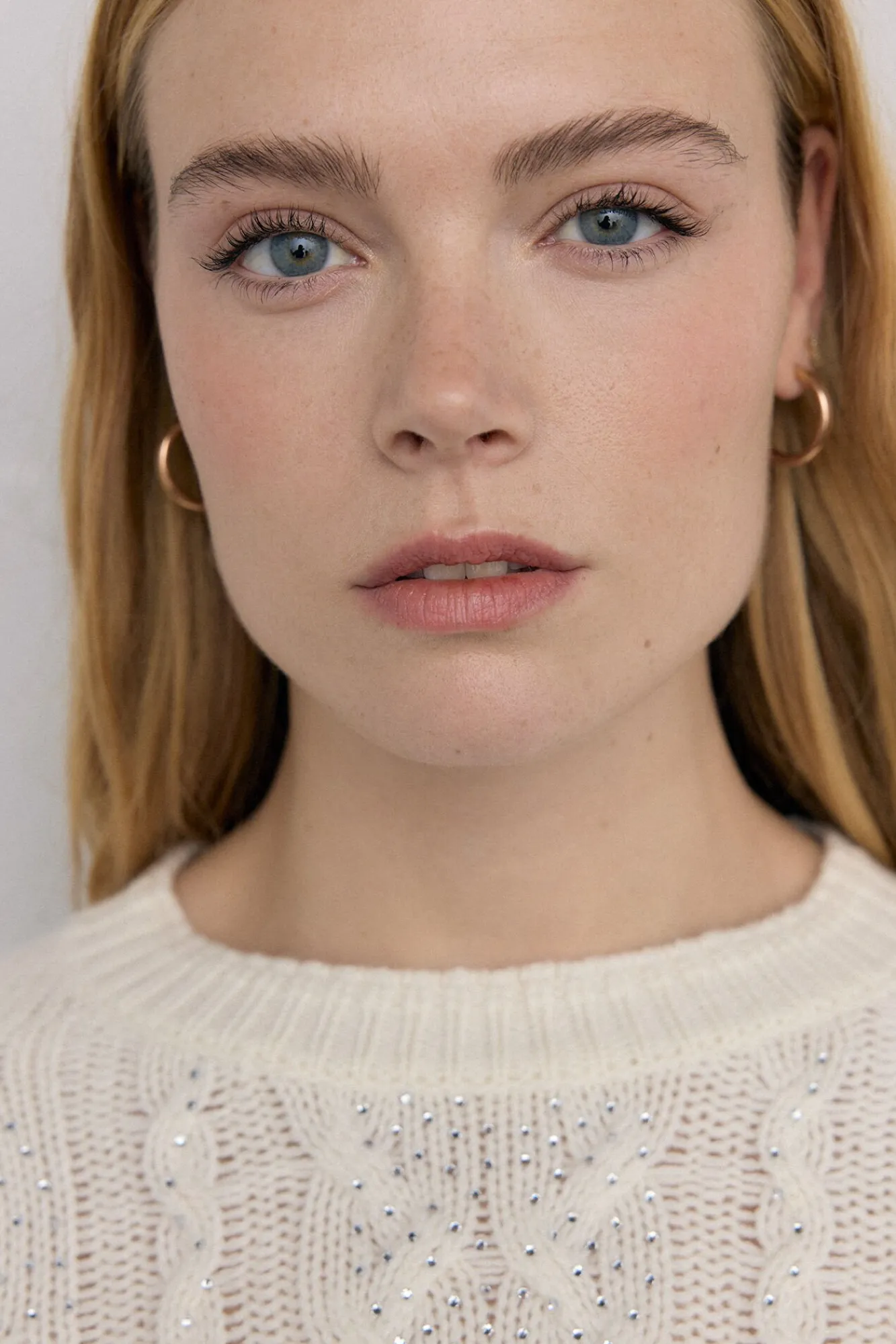 Pedro del Hierro Camisolas-Suéter de malha trançada com oitos brilhantes Ecru