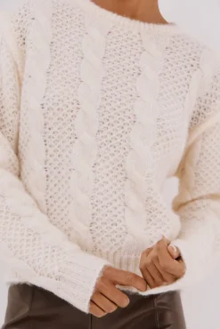 Cortefiel Camisolas-Suéter de oitos malha. Ecru