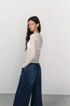 High Spirits T-Shirts|Blusas-Top Ashen bege