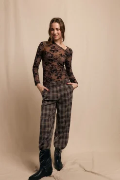 Slowlove T-Shirts-Top com decote assimétrico Castanho