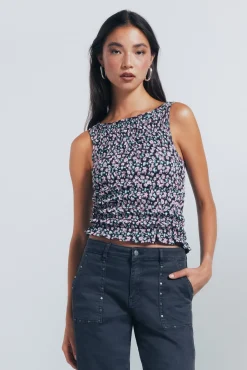 Springfield T-Shirts-Top floral ajustado preto