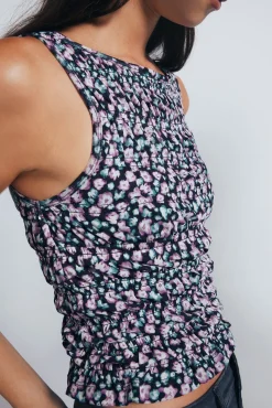 Springfield T-Shirts-Top floral ajustado preto