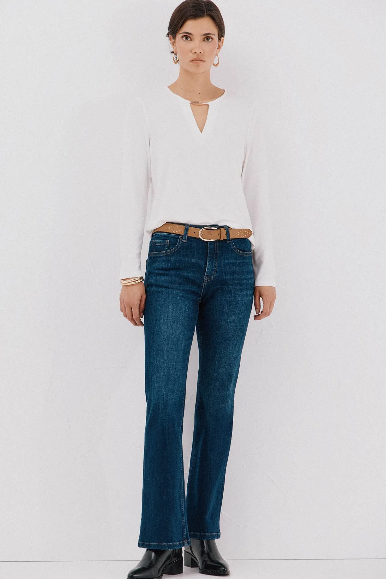 Cortefiel T-Shirts-Top peça dourada com decote Branco