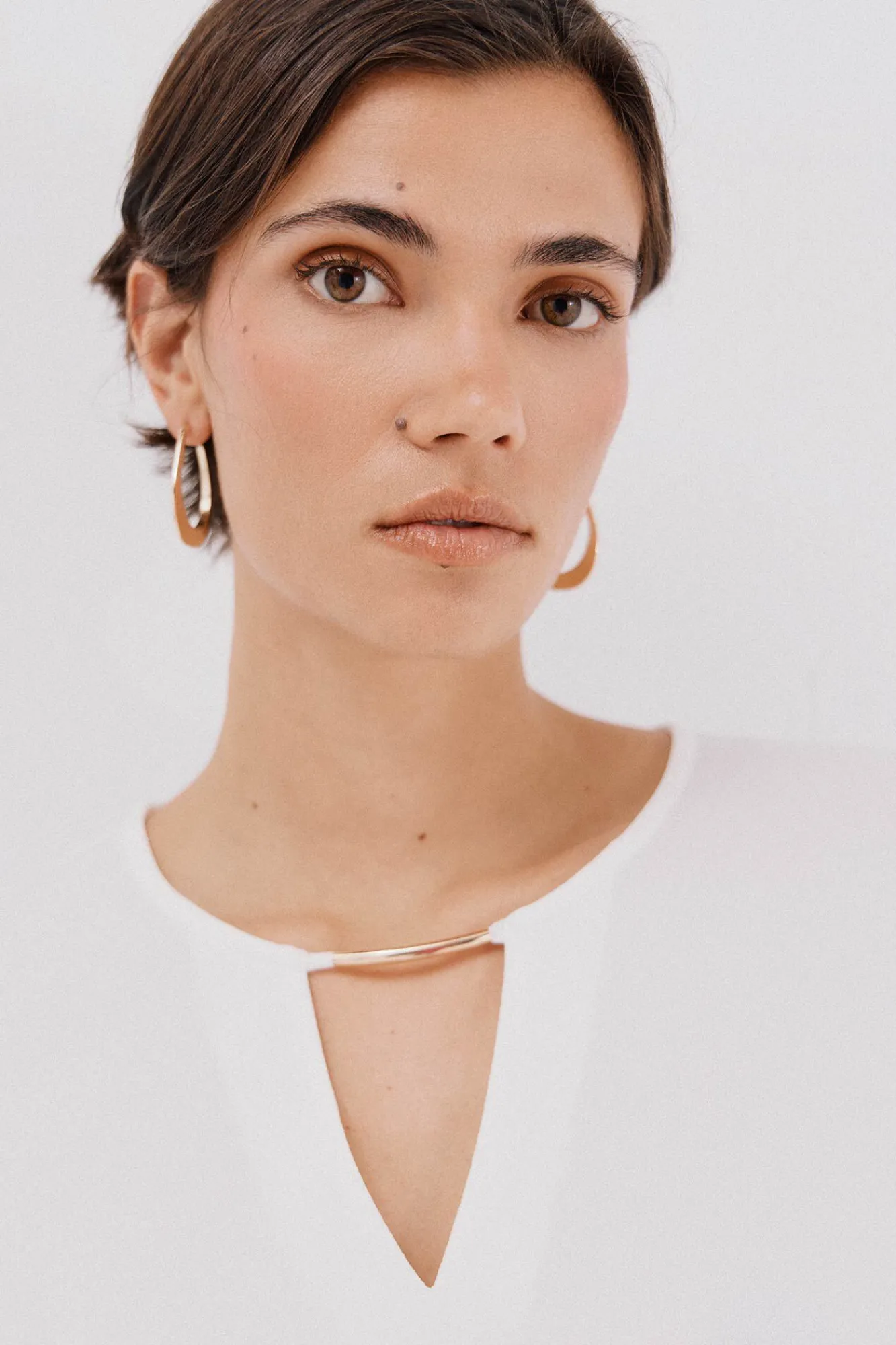 Cortefiel T-Shirts-Top peça dourada com decote Branco