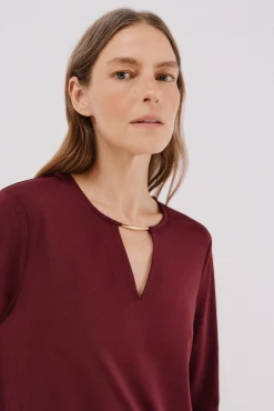 Cortefiel T-Shirts-Top peça dourada com decote Granada